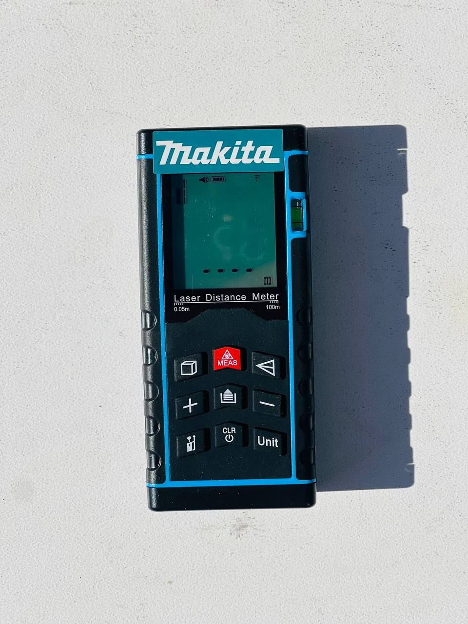 متر لیزری طرح ماکیتا مدل m100 ip54
